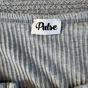 Pulse Light Gray Ribbed Cotton Scoop Neck Long Sleeve Henley Tee Shirt Sz XS thumbnail 4