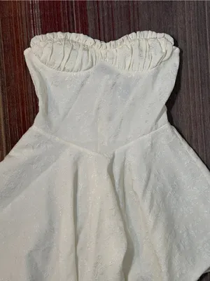 PrettyLittleThing Ivory Strapless Mini Dress thumbnail 5