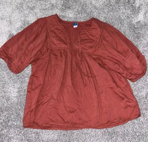 Old Navy top. Fits more like a small  thumbnail 1