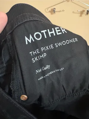Mother The Pixie Swooner Skimp Jeans in Not Guilty thumbnail 7