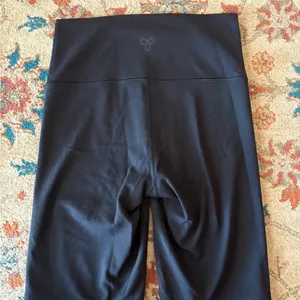 Aritzia TNA Black Bike Shorts with High-Rise Waistband thumbnail 3