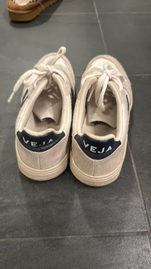 VEJA Sneakers thumbnail 5