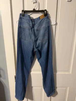 American Eagle Jeans Mom Distressed High-Rise thumbnail 2