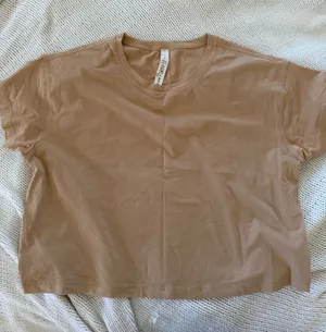 Lululemon Women’s Top thumbnail 1