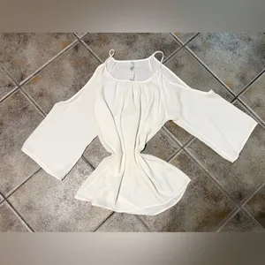 GRACIE White 3/4 Sleeve Blouse with Cut Out Shoulders and Bell Sleeves Sz S thumbnail 2