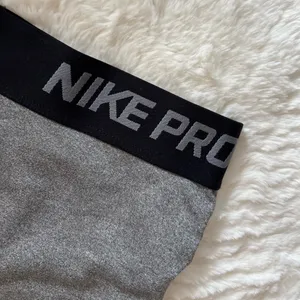 Nike Pro Gray Ankle-Length Leggings – Women’s Medium thumbnail 2