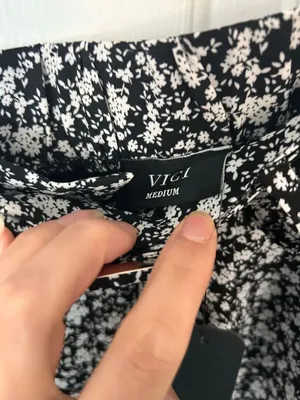 Vici women’s floaty shorts flowery black and white with the belt size medium new thumbnail 2