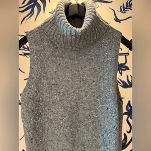 CLUB MONACO - ITALIAN YARN WOOL SLEEVELESS TURTLENECK SWEATER GREY SZ Small thumbnail 2