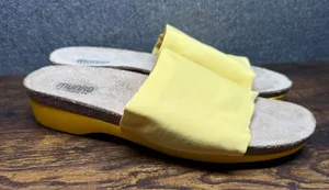 Munro American Casita Yellow Slide Sandals Low‎ Wedge Approximately Size 10 thumbnail 1