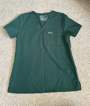 FIGS One-Pocket Top thumbnail 1