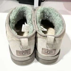 UGG Women’s Grey Sherpa Classic Ultra Mini Boot Size 8 thumbnail 4