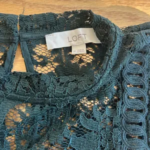 Ann Taylor LOFT Dark Green See Through Lace 3/4 Bell Sleeves Blouse‎ Size M thumbnail 6