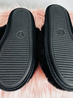 Victoria's Secret women's slippers in size M thumbnail 3