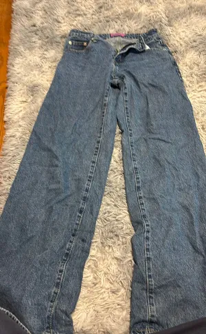 Dark Wash Edikted Low-Rise Jeans Wide-Leg thumbnail 1