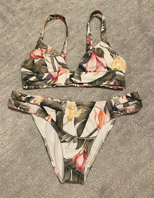 Tilly's Floral Bikini thumbnail 3