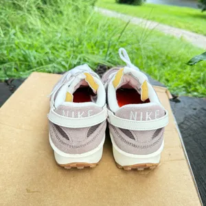 Woman's Sneakers Nike Waffle Debut Vintage Running Shoe size 9.5 thumbnail 3