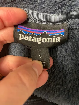 Women’s Patagonia pull over navy blue size small warm lightweight fitted thumbnail 4