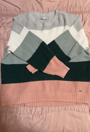 Hollister Sweater thumbnail 2
