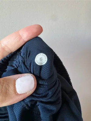 Lululemon Women’s Hotty Hot Shorts with Liner Navy Size 6 thumbnail 2