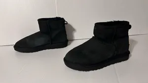 UGG S/N 1016222 black suede winter boots women size 7 thumbnail 2