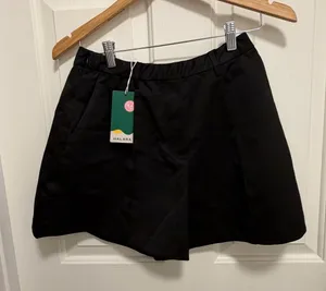 Halara Wide Leg Work Black Shorts Size Medium thumbnail 1
