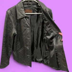 Cute vintage 90s black quilted leather broken in bomber jacket pockets festival thumbnail 1
