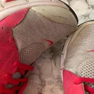 NIKE Womens Pink & Grey Running Sneakers Size 6 thumbnail 2