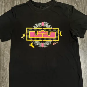 Lebron Nike Shirt ✦ Open To All Offers ✦ Bundle Measurements: Used Excellent Condition. No Flaw Mens Nike Athletic Dri Fit Lebron Basketball Gear Short Sleeve Small Athletic Fit. Excellent For Casual & Active Wear. Lebron Logo Front Side. Dri Fit Strong Light Durable Fabrics. ——— TAGS ——— #Basketball #Lebron #Athletic #Nike #Football thumbnail 3