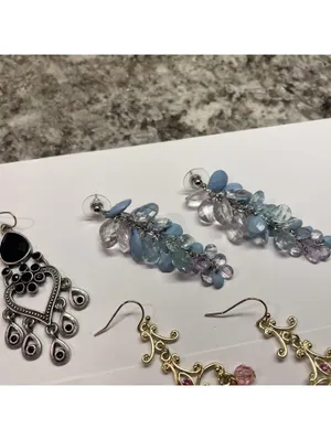 Lot Of 4 Beaded Pierced Earrings Dangle Mix Bead thumbnail 8