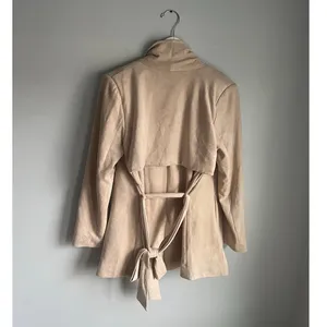 Flawless Minimalist Neutral Office Work Cropped Trench Pockets Small Fall Tan Camel Beige thumbnail 3