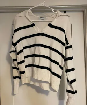 Old Navy Sweater thumbnail 1