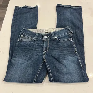 Ariat Arrow Fit Mid Rise Shayla Boot Cut Jean size 28R thumbnail 4