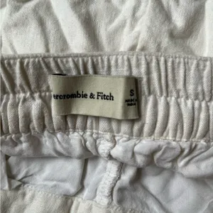 Abercrombie White Linen Shorts thumbnail 3