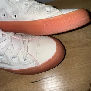 Women’s Chuck Taylor All Star Hi White‎ Cherry Blossom Rare Size 7.5 thumbnail 3