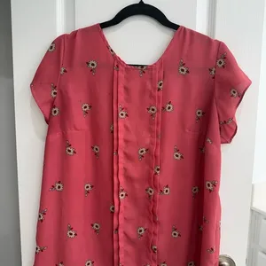 Liz Claiborne Pink Pleated Floral Short Sleeve Blouse Large thumbnail 1