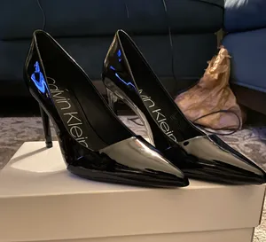 Calvin Klein Roslyn Patent Smooth Leather Pumps thumbnail 1