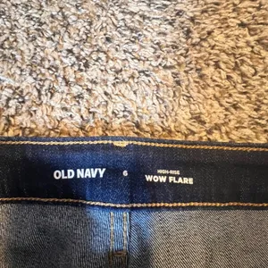 Old‎ Navy Womens High Rise Wow Flare Jeans Dark Wash Indigo Blue Size 6 Denim thumbnail 2