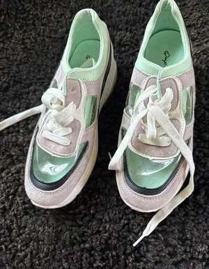 Qupid sneakers size 8 thumbnail 1