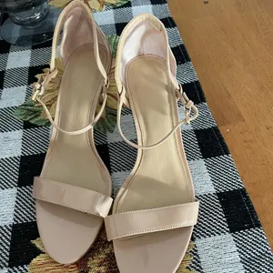 Michael Kors sandals tan patent leather thumbnail 9