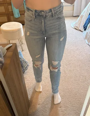 Hollister Ultra High-Rise Mom Jeans thumbnail 1