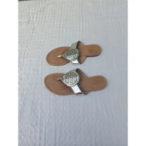 Coach Women’s Size 6B Silver Metallic Thong Sandals Logo Medallion Flip Flops thumbnail 8