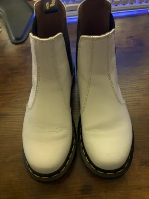 Dr. Martens Chelsea Boots thumbnail 2