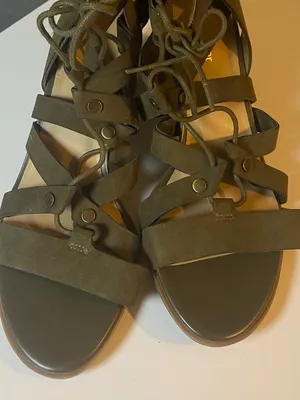 Naturalizer "London" Strappy Sandal Olive Green Sz 8.5M 2.75‎ in heel stacked thumbnail 5