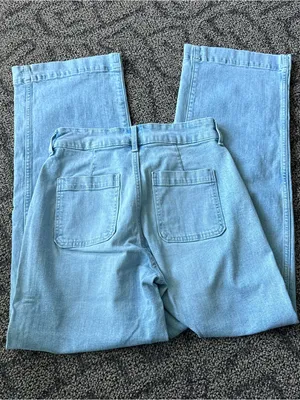 Old Navy Extra High-Rise Sky-Hi Wide Leg Light Wash Jeans thumbnail 6