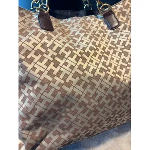 Tommy Hilfiger Monogram Tote Bag Brown Tan Gold Chain Hardware Large Handbag thumbnail 6