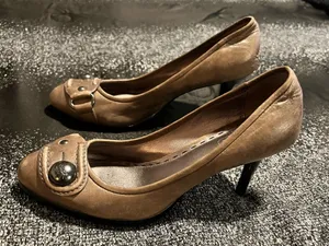 Womens sz6 Coach Darlina Bronze Leather Pumps Heels with Logo Button Detail thumbnail 1
