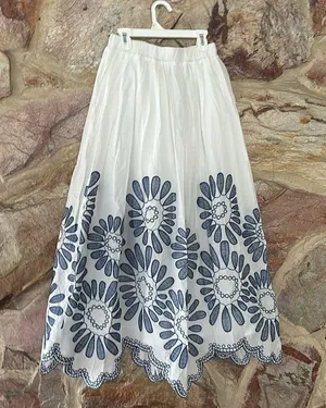 Commense Embroidered Scalloped Hem Skirt size small thumbnail 3