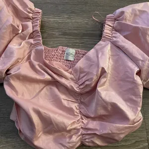 Revolve NWOT Boutique metallic puff sleeve ruched pink sweetheart crop top. Size Medium thumbnail 3