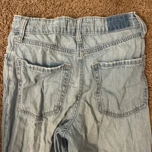 Hollister Medium Wash Baggy Ultra High-Rise Jeans thumbnail 3