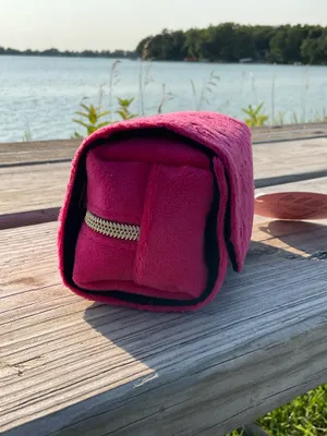 NWT Juicy Couture Hot Pink Travel Jewelry Organizer Roll Case Velvet Embossed Zip Pouch thumbnail 4